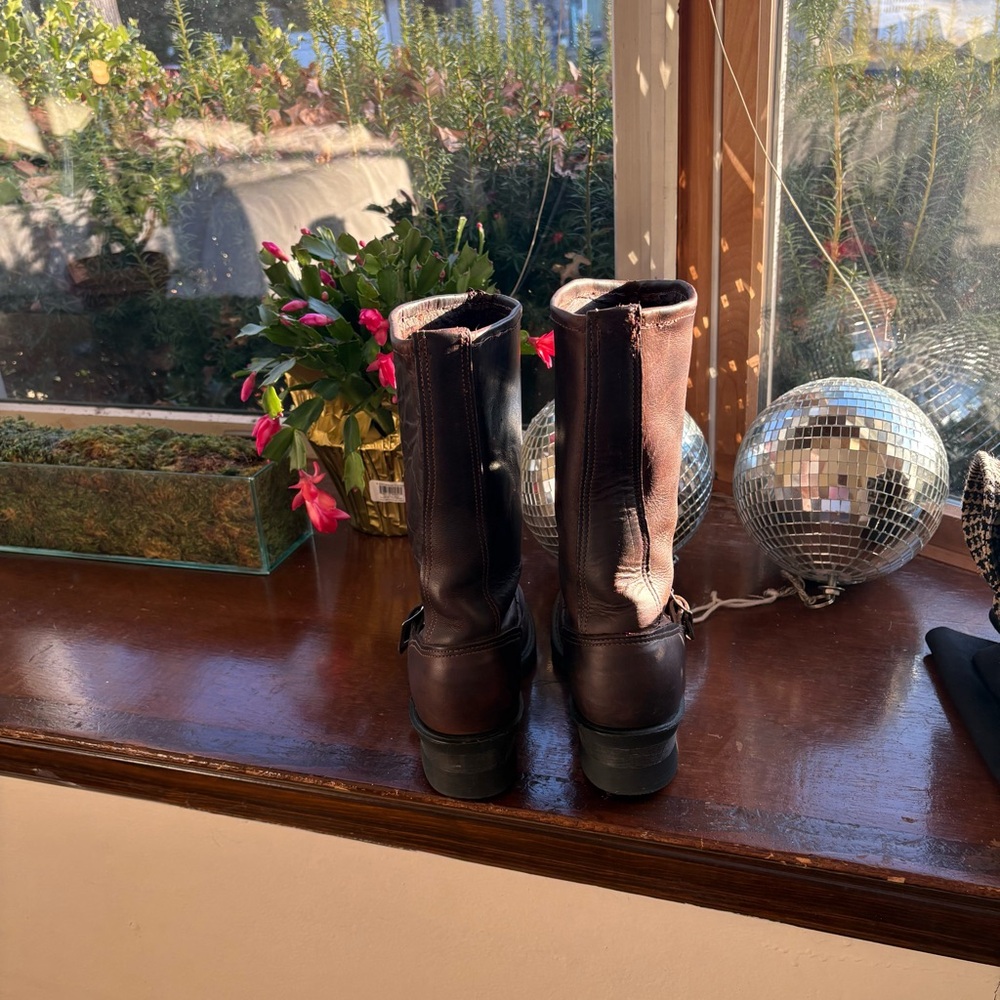 FRYE Engineer 12R Brown Leather Women's Boots size 7.5 - Picture 2 of 8
